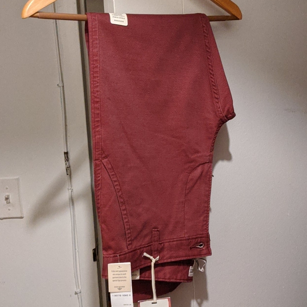 Dockers Broken In Alpha Khaki Slim Tapered